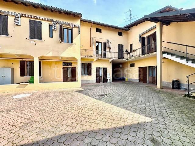 Villa Indipendente in vendita a Borgolavezzaro, Novara