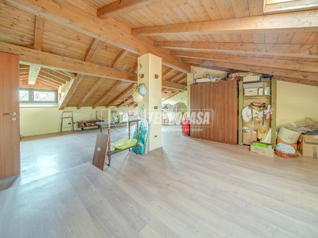 Villa Indipendente in vendita a Santa Croce di Borgomanero, Piemonte