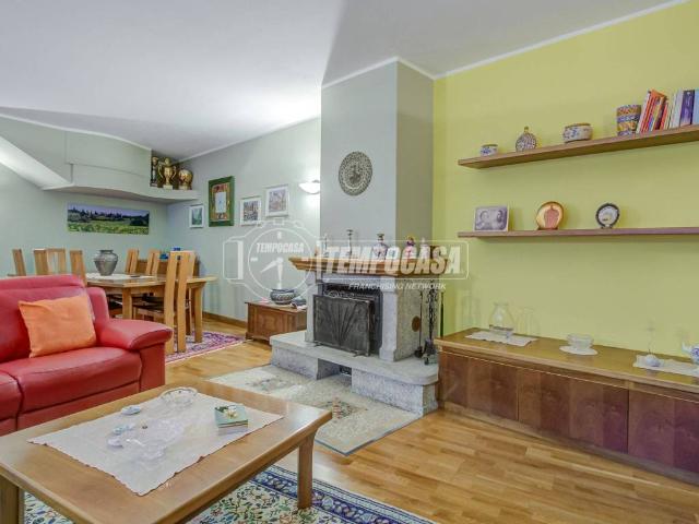 Villa Indipendente in vendita a Santo Stefano, Borgomanero