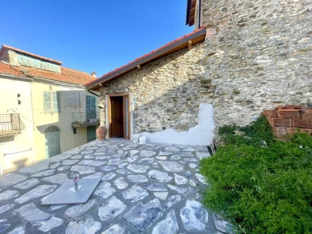 Villa Indipendente in vendita a Borgomaro, Liguria