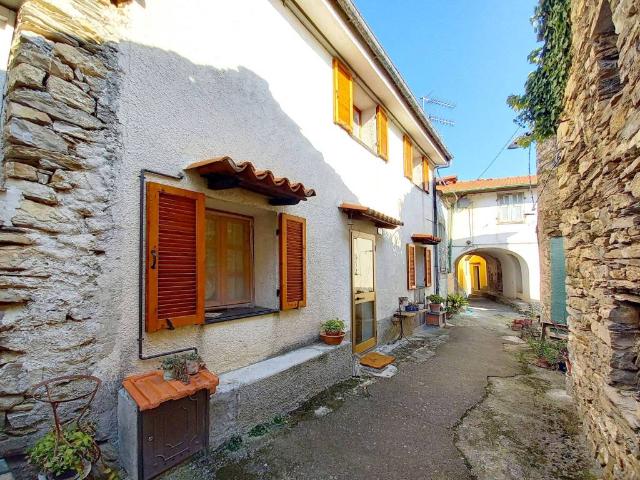 Villa Indipendente in vendita a Borgomaro, Liguria