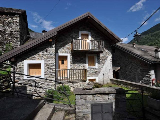 Villa Indipendente in vendita a Bannio Anzino, Piemonte