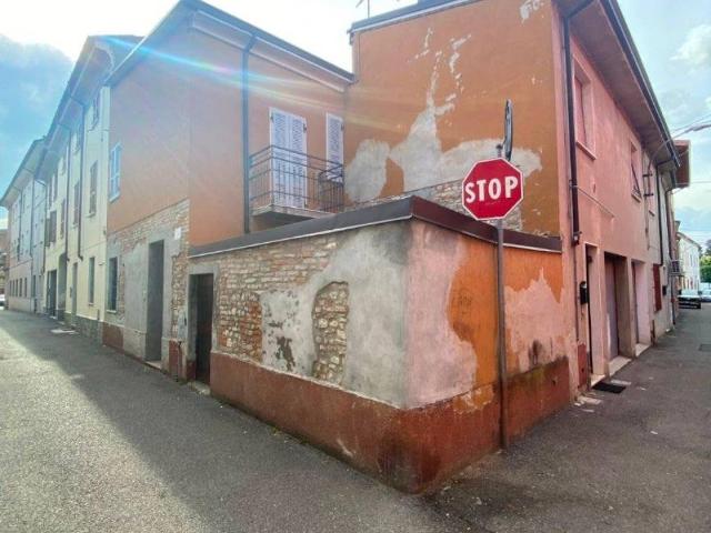 Villa Indipendente in vendita a Borgonovo Val Tidone, Reggio Emilia