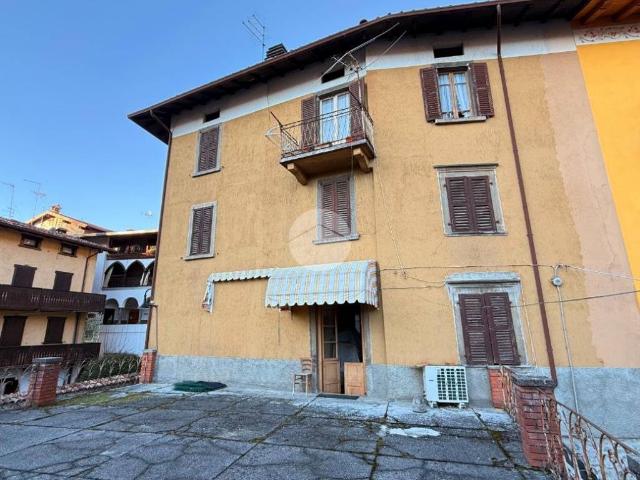 Villa Indipendente in vendita a Comunità montana della valle Camonica, Borno