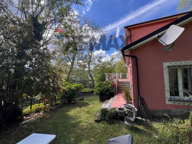 Villa Indipendente in vendita a Borzonasca, Liguria
