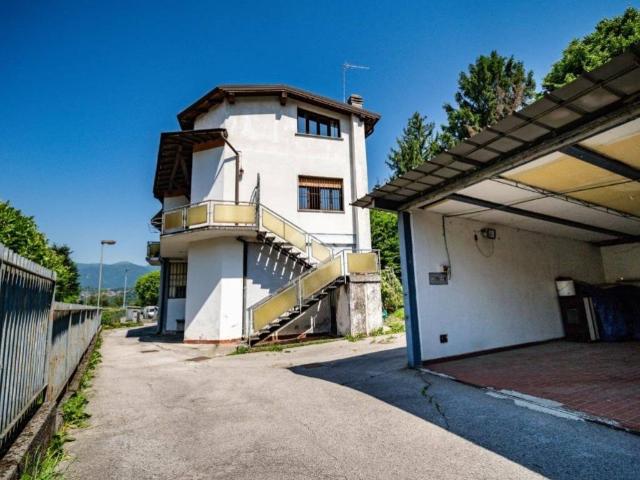 Villa Indipendente in vendita a Garbagnate Rota, Bosisio Parini