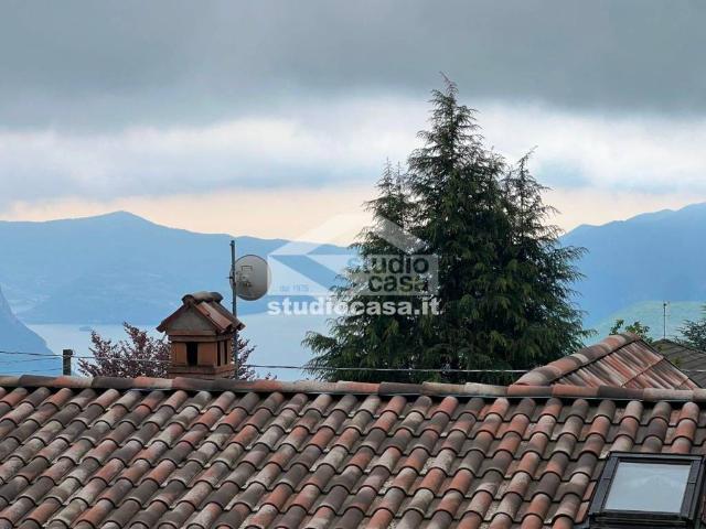 Villa Indipendente in vendita a Bossico, Lombardia