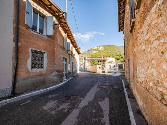 Villa Indipendente in vendita a Cave, Botticino