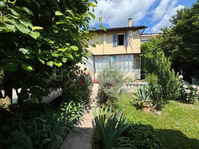 Villa Indipendente in vendita a Villaggio Marcolini, Botticino