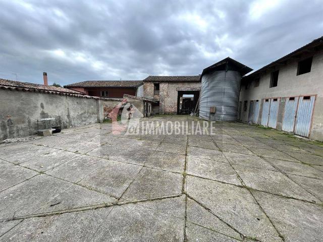 Villa Indipendente in vendita a Bozzolo, Mantova