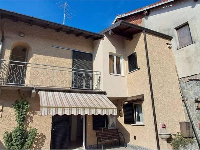 Villa Indipendente in vendita a Brebbia Superiore, Brebbia