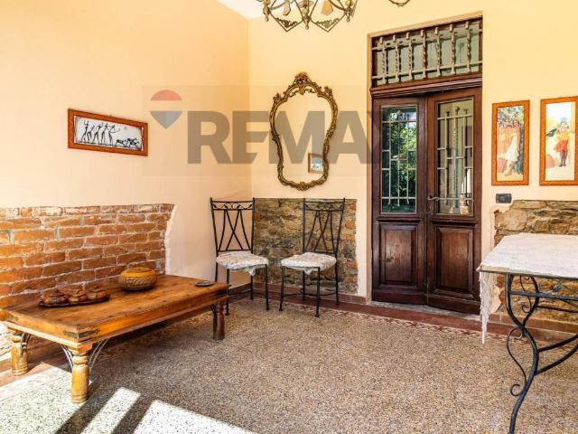Villa Indipendente in vendita a Brebbia, Lombardia