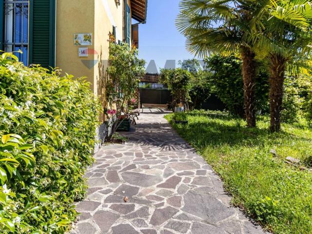 Villa Indipendente in vendita a Brebbia, Lombardia