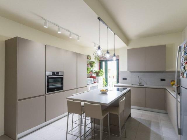 Villa Indipendente in vendita a Brembate, Lombardia