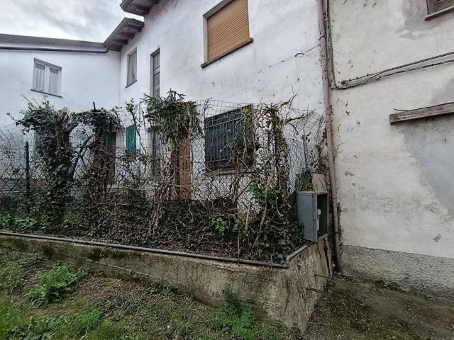 Villa Indipendente in vendita a Breme, Lombardia