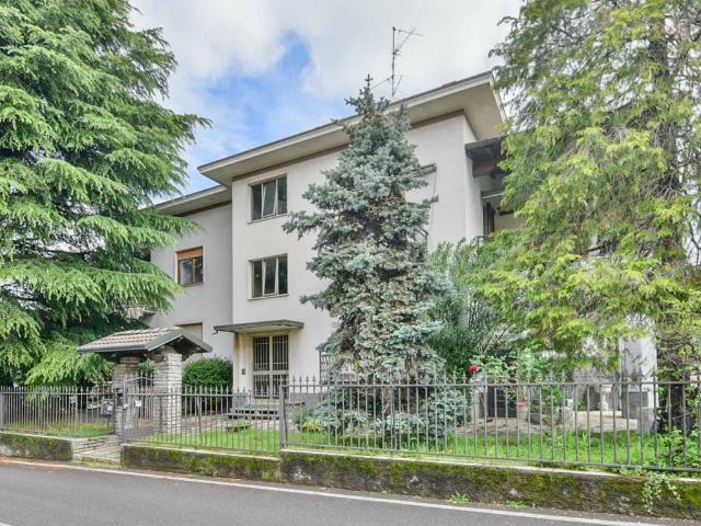 Villa Indipendente in vendita a Brenna, Lombardia