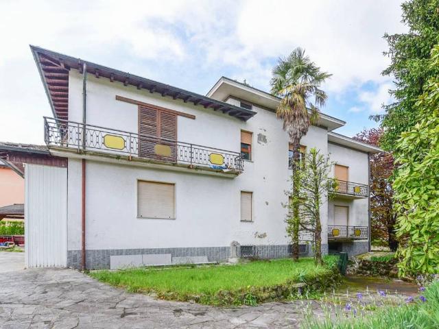 Villa Indipendente in vendita a Brenna, Lombardia