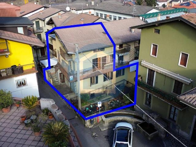Villa Indipendente in vendita a Comunità montana della valle Camonica, Breno