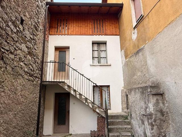 Villa Indipendente in vendita a Pescarzo, Breno