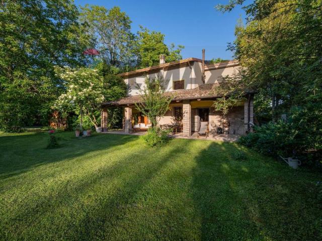Villa Indipendente in vendita a Brescello