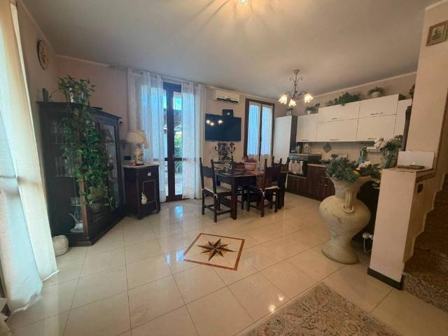Villa Indipendente in vendita a Sorbolo a Levante, Brescello
