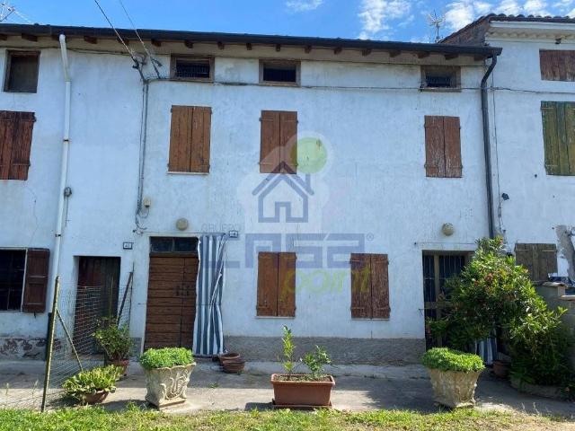 Villa Indipendente in vendita a Ghiarole, Brescello