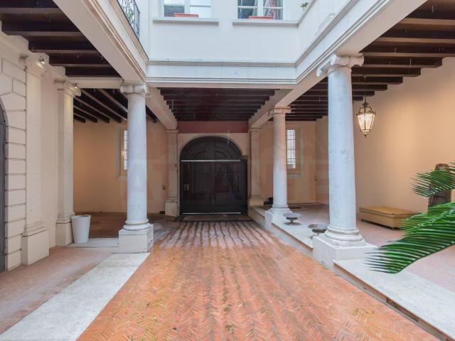 Villa Indipendente in vendita a Zona Centro, Brescia