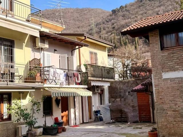 Villa Indipendente in vendita a Zona Est, Brescia