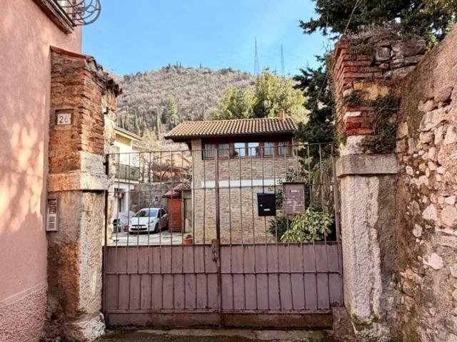 Villa Indipendente in vendita a Zona Est, Brescia