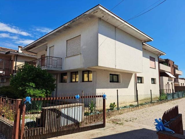 Villa Indipendente in vendita a Bressanvido, Veneto