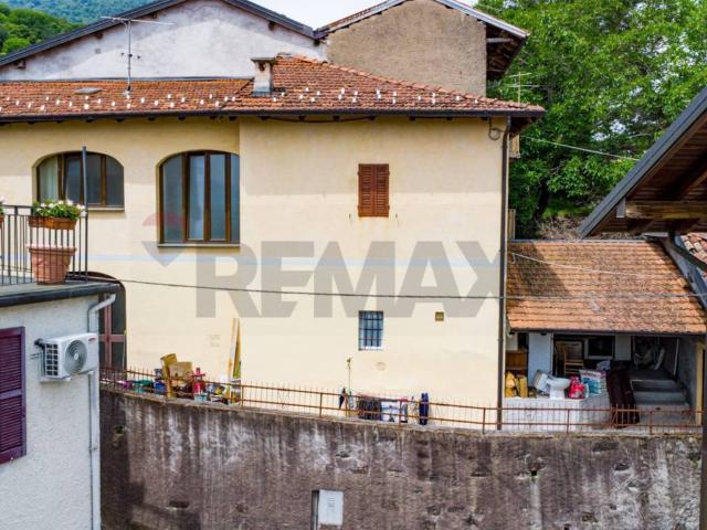 Villa Indipendente in vendita a Comunità Montana Valli del Verbano, Brissago Valtravaglia