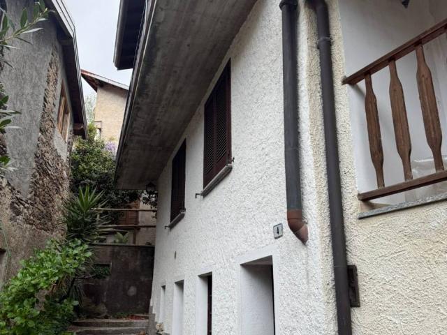 Villa Indipendente in vendita a Comunità Montana Valli del Verbano, Brissago Valtravaglia