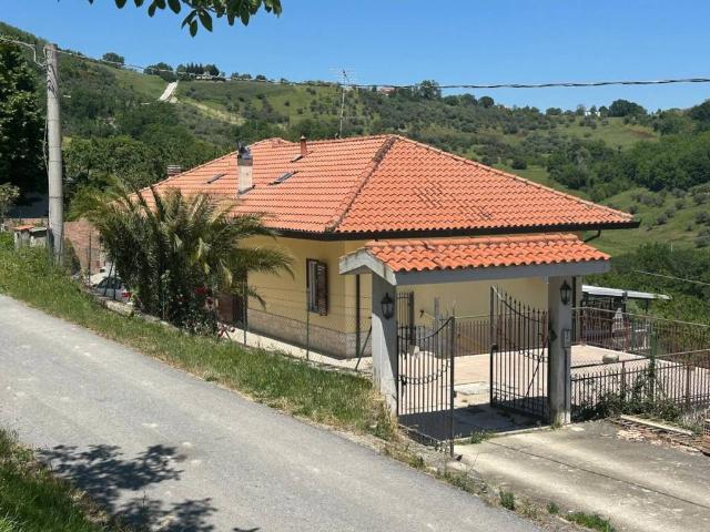 Villa Indipendente in vendita a Brittoli, Abruzzo