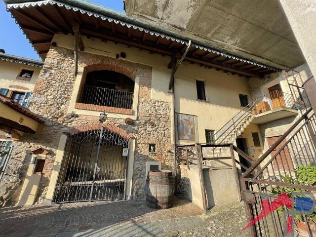 Villa Indipendente in vendita a Vaccarezza Vecchia, Brivio