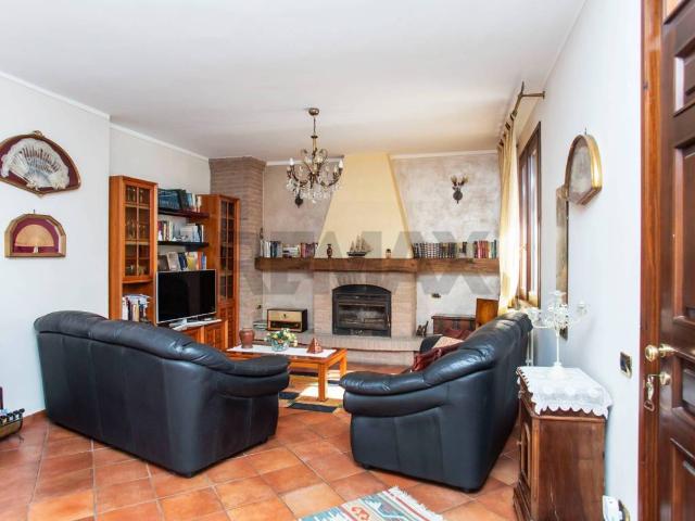 Villa Indipendente in vendita a Broni, Lombardia