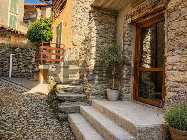 Villa Indipendente in vendita a Stropino, Brovello-Carpugnino