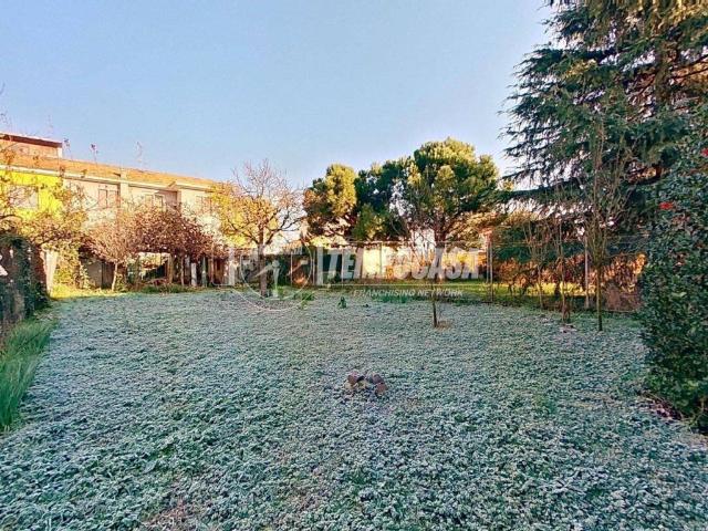 Villa Indipendente in vendita a Brugherio, Lombardia