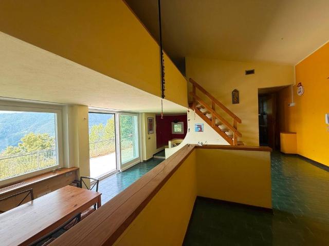 Villa Indipendente in vendita a Brunate, Lombardia
