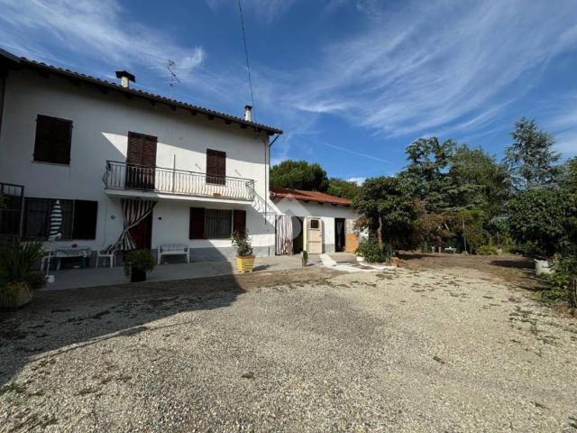 Villa Indipendente in vendita a Bruno, Asti