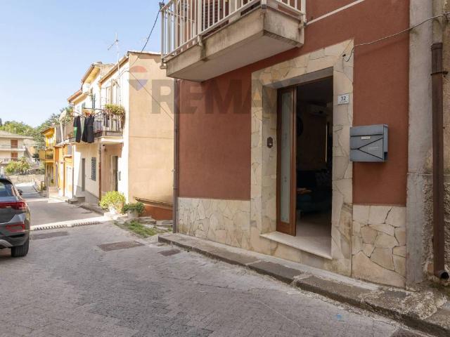 Villa Indipendente in vendita a Buccheri, Siracusa