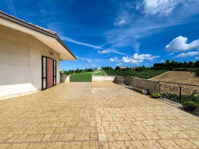 Villa Indipendente in vendita a Bucchianico, Abruzzo