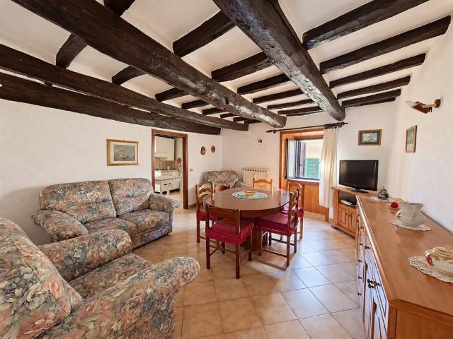 Villa Indipendente in vendita a Pietraviva, Bucine