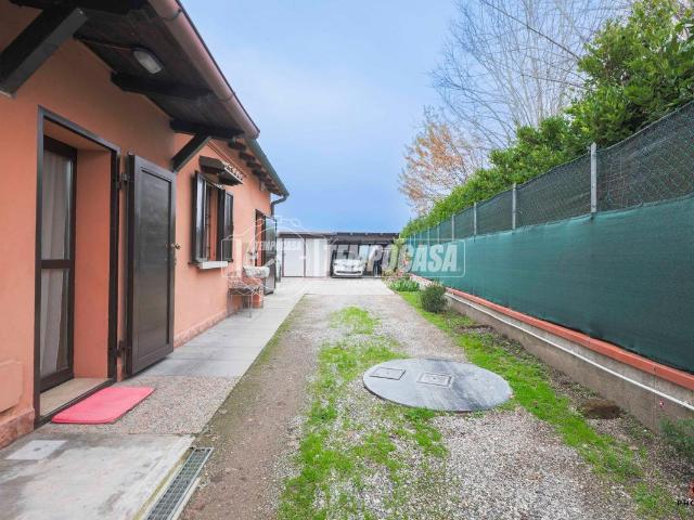 Villa Indipendente in vendita a Budrio, Reggio Emilia