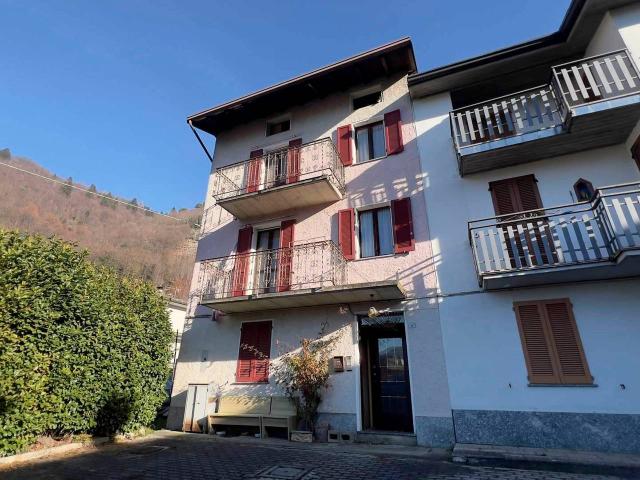 Villa Indipendente in vendita a Buglio In Monte, Lombardia