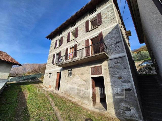Villa Indipendente in vendita a Buglio In Monte, Lombardia