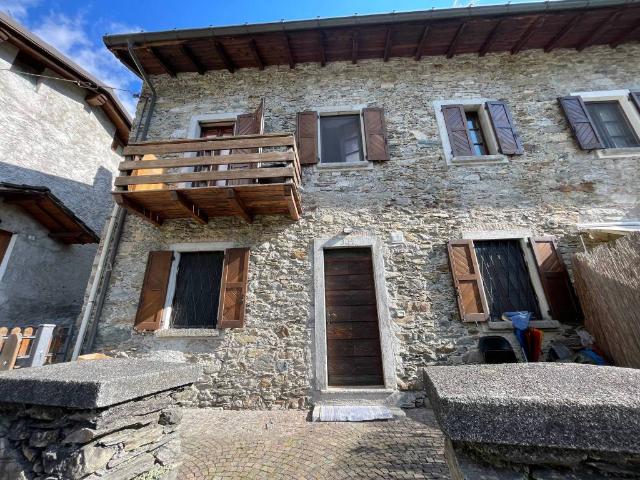 Villa Indipendente in vendita a Buglio In Monte, Lombardia