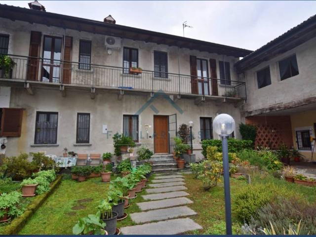 Villa Indipendente in vendita a Buguggiate, Lombardia