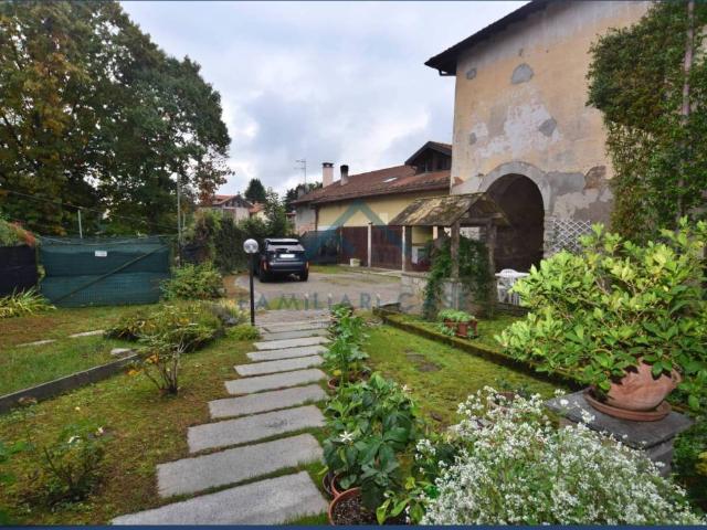 Villa Indipendente in vendita a Buguggiate, Lombardia