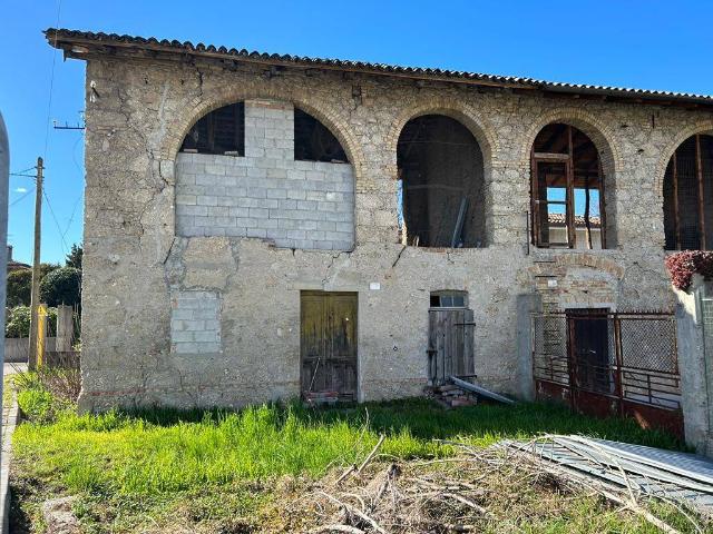 Villa Indipendente in vendita a Buja, Friuli-Venezia Giulia