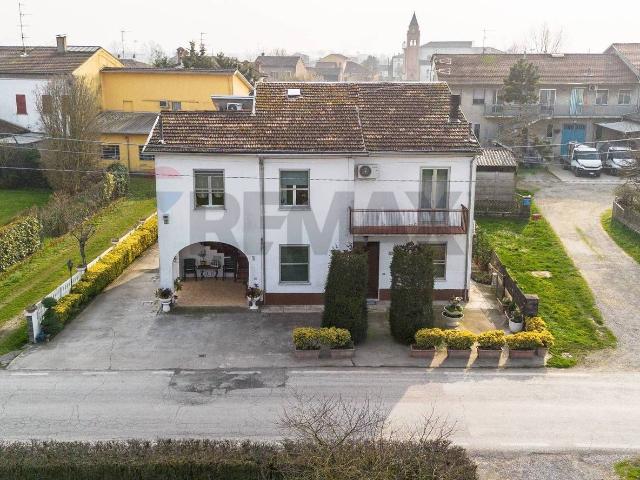 Villa Indipendente in vendita a Polesine Zibello, Busseto